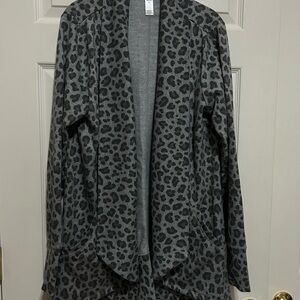 Stylish Gray Leopard Print Cardigan